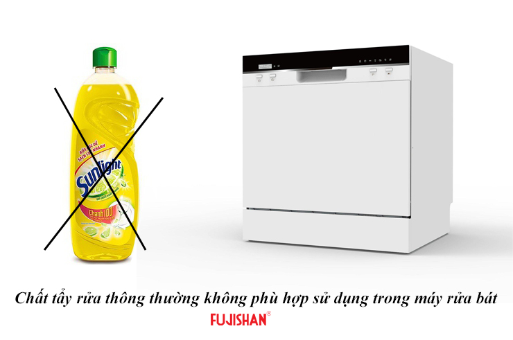 Không sử dụng chất tẩy rửa thông thường hàng ngày cho máy rửa bát, chất tẩy rửa thông thường qua quá trình phun rửa tạo nhiều bọt tràn ra ngoài máy ảnh hưởng động cơ máy.