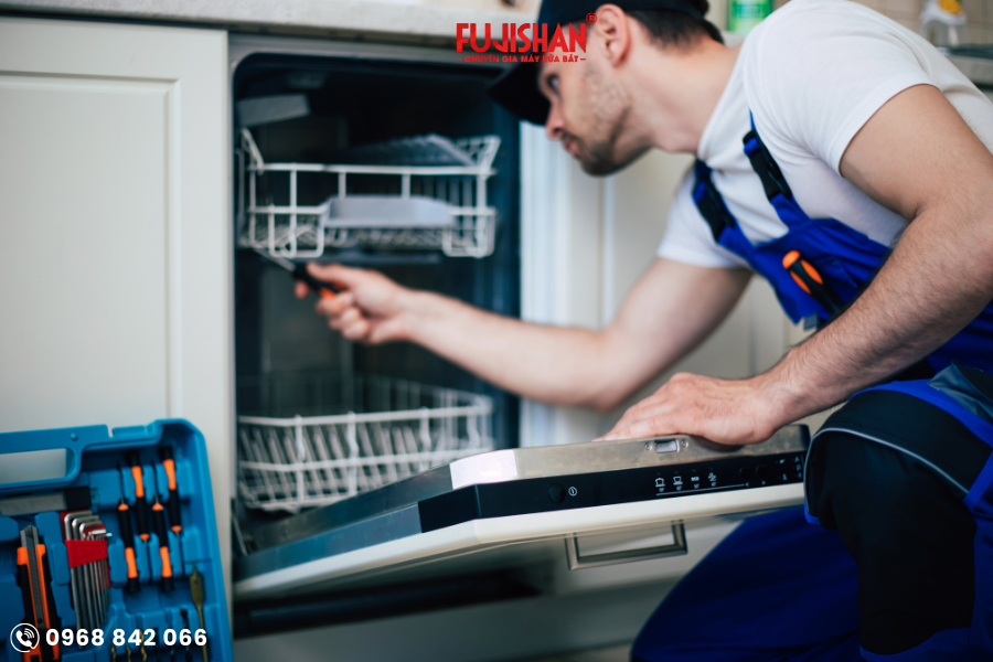 Khi nào cần gọi dịch vụ sửa máy rửa bát